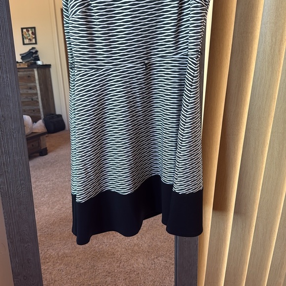 Roz & Ali Black and White Patterned midi Dress - Picture 3 of 4